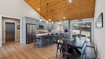 Rumah, 3 kamar tidur | Dapur pribadi | Lemari es, oven, mesin pembuat kopi/teh, dan pemanggang roti