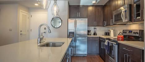 Appartement, 2 chambres | Cuisine privée | Réfrigérateur, un four, cafetiÚre-théiÚre, bouilloire électrique