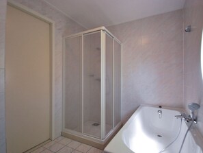 House | Bathroom - Nice Holiday Home on the Water (Makkum)