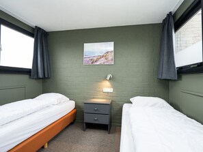 House | 3 bedrooms, individually furnished, bed sheets