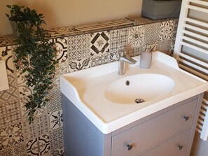 House | Bathroom