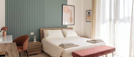 2 bedrooms, desk, iron/ironing board, travel crib