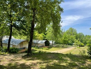 Exterior - Tent Lodge in Dordogne Near Scenic Views (Coux-et-Bigaroque-Mouzens)