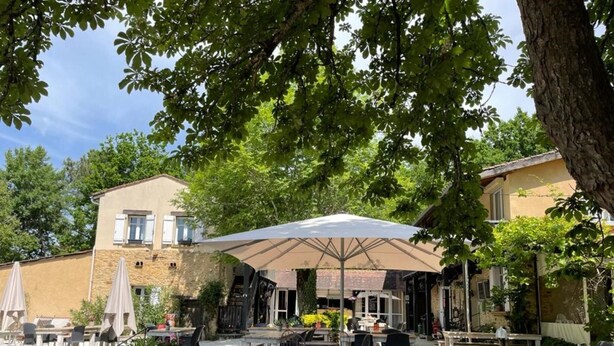Tent | Dining - Tent Lodge in Dordogne Near Scenic Views (Coux-et-Bigaroque-Mouzens)