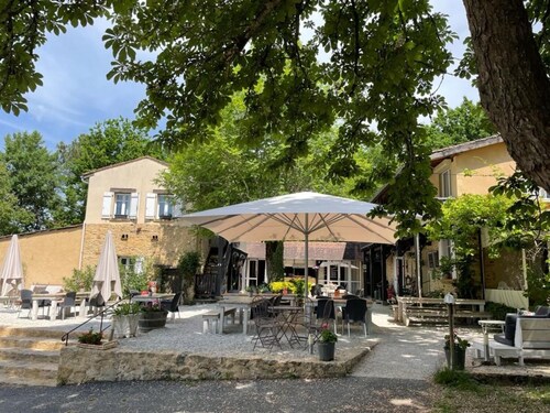 Tent Lodge in Dordogne Near Scenic Views