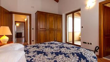 Villa | 4 bedrooms, individually furnished, iron/ironing board