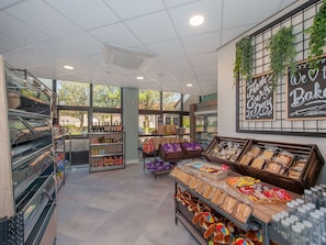 Bungalow | Dining