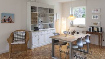 House | Private kitchen | Electric kettle, toaster, high chair