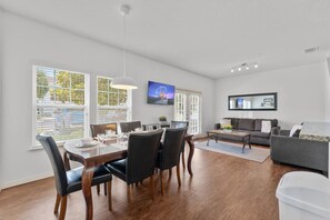 Smart TV - 8925 Resort 4BR Townhouse by Disney World Orlando (Kissimmee)