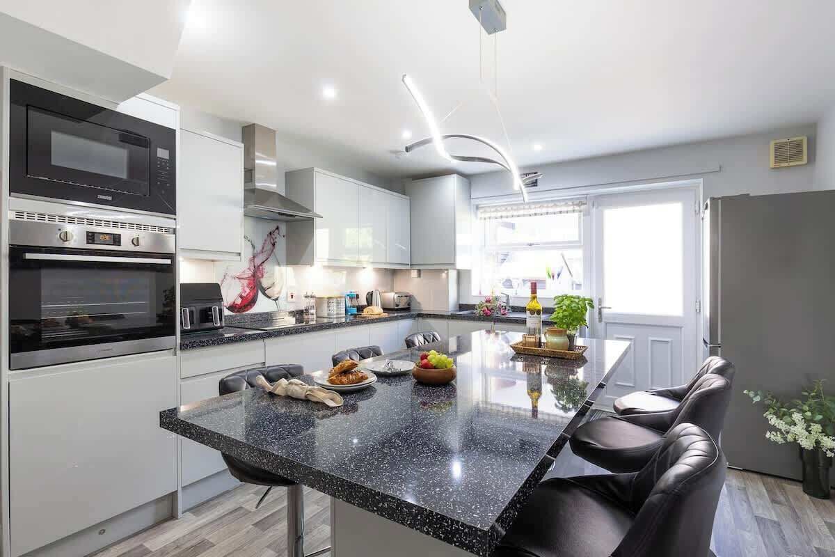 冰箱、微波炉、烤箱、炉灶