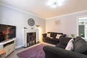 TV - Townhouse Harbour Retreat (North Yorkshire)