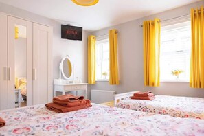 2 quartos, berço de viagem, Wi-Fi, roupa de cama