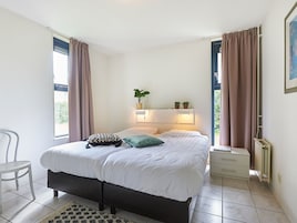 3 habitaciones, muebles diferentes y ropa de cama