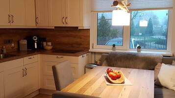 House | Private kitchen | Oven, highchair