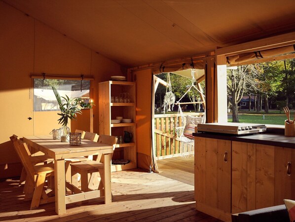 Living room - Glamping Tent in the Horsterwold (Zeewolde)