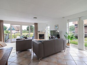 Villa | Living area - Villa With Terrace on the Water in Friesland (Makkum)