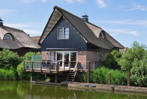Villa | Exterior - Villa With Terrace on the Water in Friesland (Makkum)