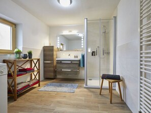 Apartment | Bathroom - Holiday Home Coffee Grounds (Schoenau am Koenigssee)
