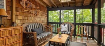 All season Cottage with 3 decks + sun room