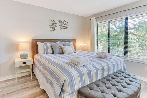 Walk to Beach: Bright Hilton Head Island Villa!