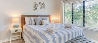 Walk to Beach: Bright Hilton Head Island Villa!