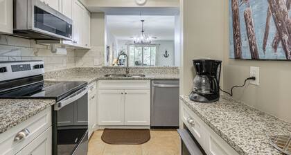 Walk to Beach: Bright Hilton Head Island Villa!