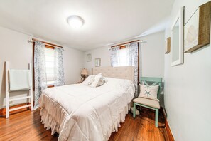 3 bedrooms, bed sheets - Conneaut Vacation Rental w/ Deck Near Lake Erie! (Conneaut)