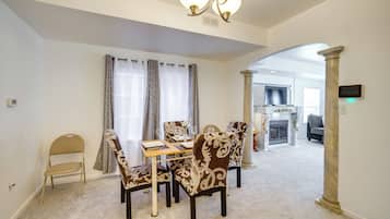 Hús (3 Bedrooms) | Að innan
