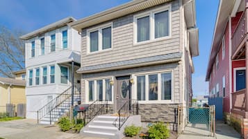 House (3 Bedrooms) | Front of property