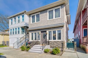 House (3 Bedrooms) | Front of property