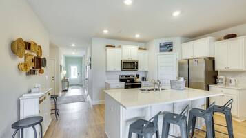 House (4 Bedrooms) | Interior