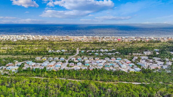 A coastal town with residential areas and a view of the ocean. - "It's 5:00 Here" The Rookery III sleeps 10 (Gulf Shores)
