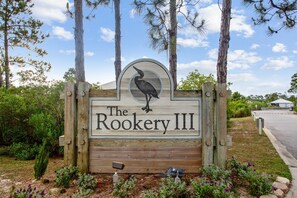 Property grounds - "It's 5:00 Here" The Rookery III sleeps 10 (Gulf Shores)
