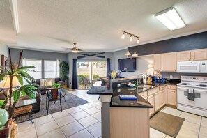 Interior - Destin Ground-level Condo w/ Private Beach Access (Destin)