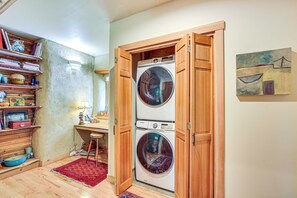 House (2 Bedrooms) | Interior - Unique & Serene Retreat, 7 Mi to Downtown Portland (Milwaukie)