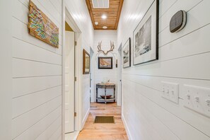 Cottage (2 Bedrooms) | Interior