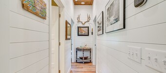 Stilt-style Cottage < 1 Mi to Downtown Yankeetown!