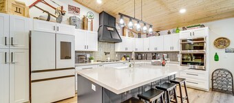 Fire Pit + Trail Access: Spacious Happy Jack Cabin