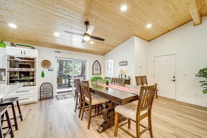 Interior - Fire Pit + Trail Access: Spacious Happy Jack Cabin (Happy Jack)