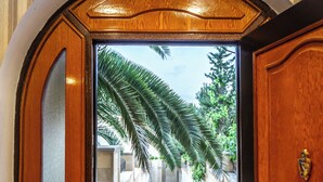 فيلا - ٣ غرف نوم | 3 عدّة غرف نوم وأغطية فراش متميزة ومكتب وتجهيزات عازلة للصوت