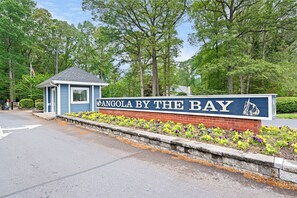Property grounds - Bay Beach Bungalow Angola by the Bay near OCEAN SLEEPS 10  (Lewes)
