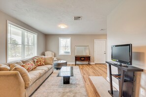 Apartment (3 Bedrooms) | Front of property