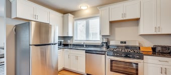 New Hampshire Abode w/ Mountain Views, Near Skiing