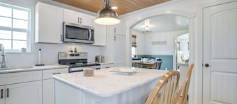 Unique Tangier Cottage w/ Chesapeake Bay Views!
