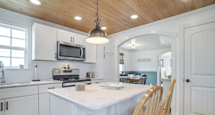 Unique Tangier Cottage w/ Chesapeake Bay Views!