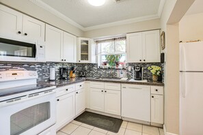 House (3 Bedrooms) | Interior - Ft Lauderdale Getaway w/ Yard ~ 4 Mi to Beach! (Oakland Park)