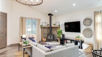 House (3 Bedrooms) | Front of property