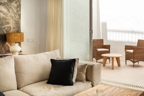 TV - Apartment 'Vivienda Casares' with Wi-Fi and Air Conditioning (Estepona)