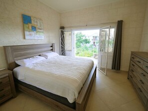 3 bedrooms, desk, iron/ironing board, WiFi - Sabella - Luxury Villa, steps to White Sand Beaches, Restaurants Bars. Pool. (Saint James)