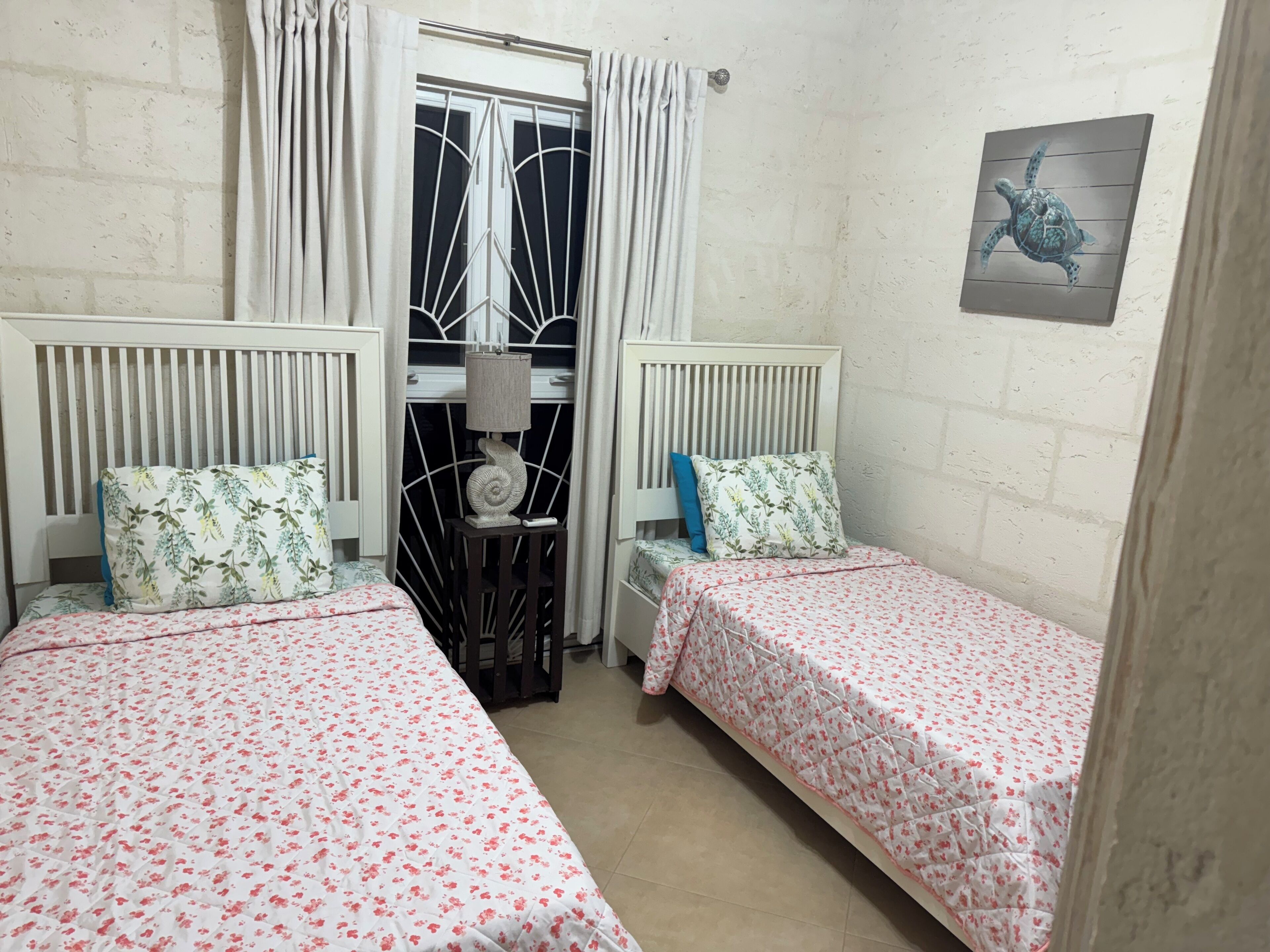 3 عدّة غرف نوم ومكتب ومكواة/لوح كي وواي فاي